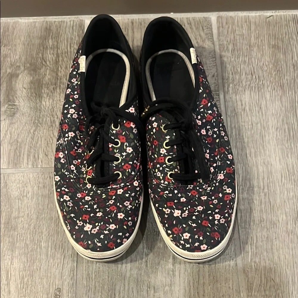 Kate Spade Keds Collaboration Floral Sneakers - Black and multicolor. Size 7
